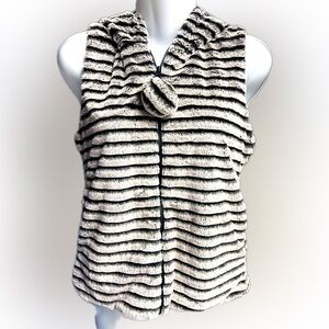 Widgeon Faux Fur Zip Up Vest girls size L